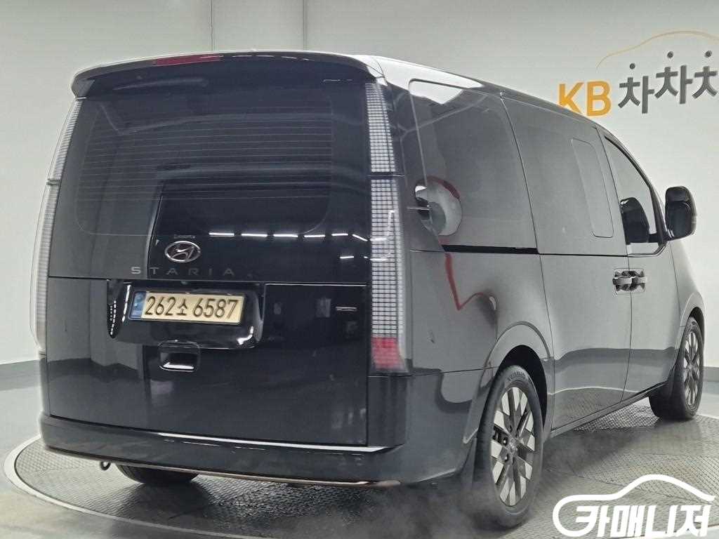 Hyundai Staria 4WD Diesel Lounge Inspiration thumbnail 3