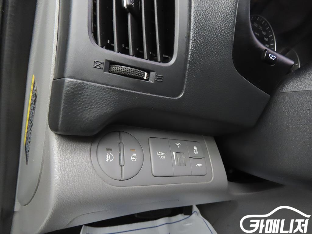 Hyundai Starex The New Grand Starex 2WD Urban 9-Seater thumbnail 14