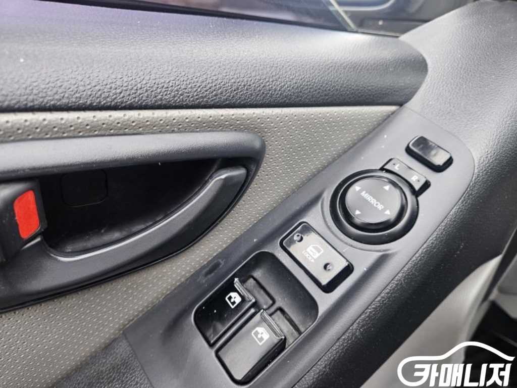 Hyundai Starex Grand Starex Van 3-Seater thumbnail 8