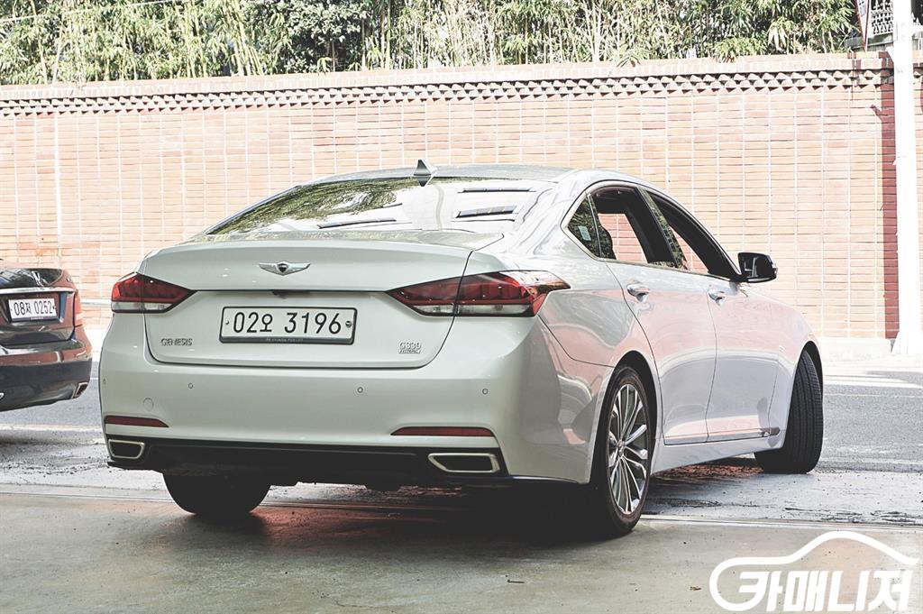 Hyundai Genesis GenesisDH G330 Premium AWD thumbnail 3