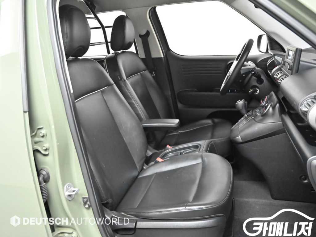 Hyundai Casper 1.0 Gasoline Van thumbnail 10