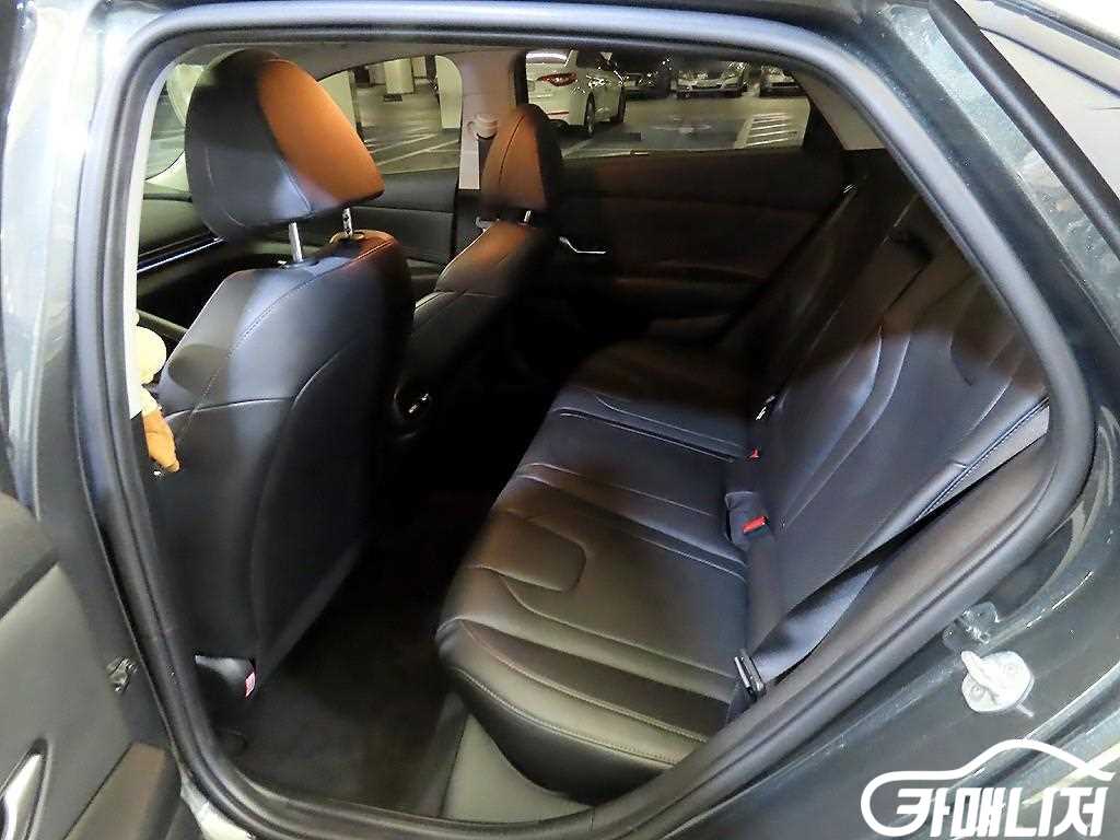 Hyundai Avante 1.6 Inspiration thumbnail 7