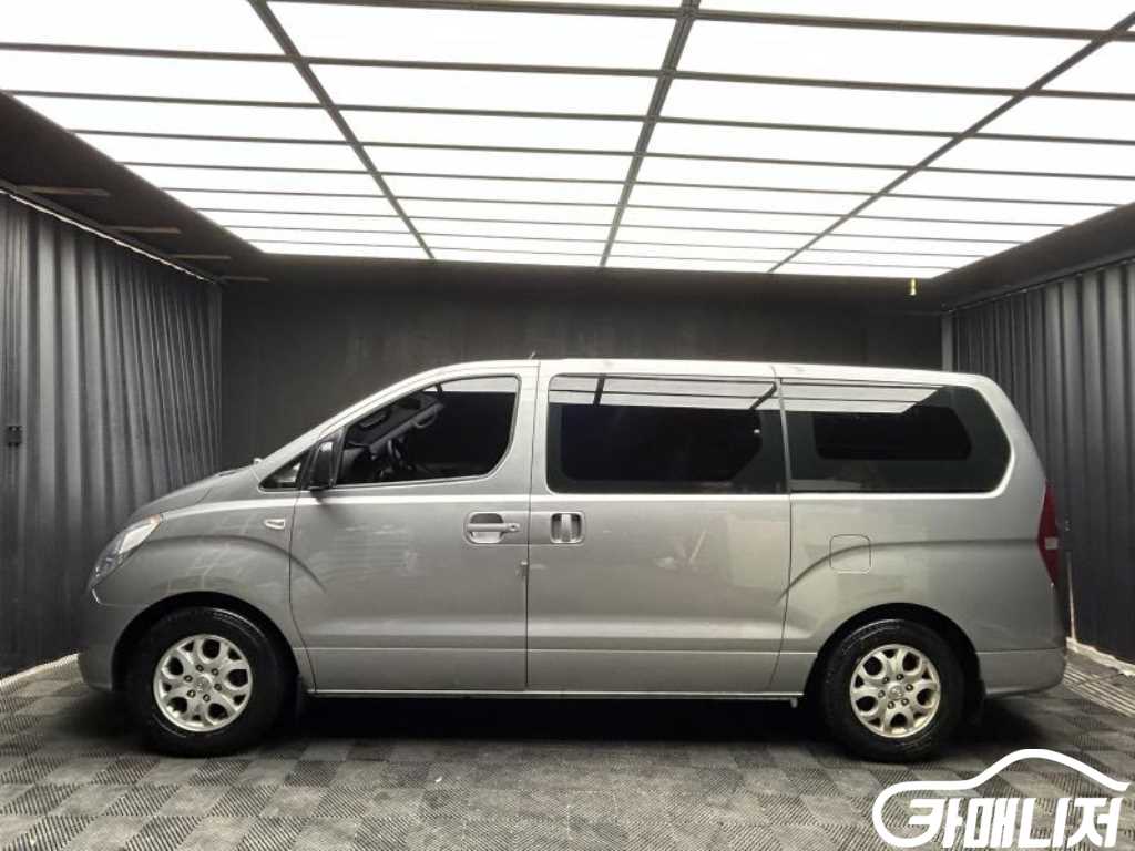 Hyundai Starex Grand Starex Van 5-Seater thumbnail 2