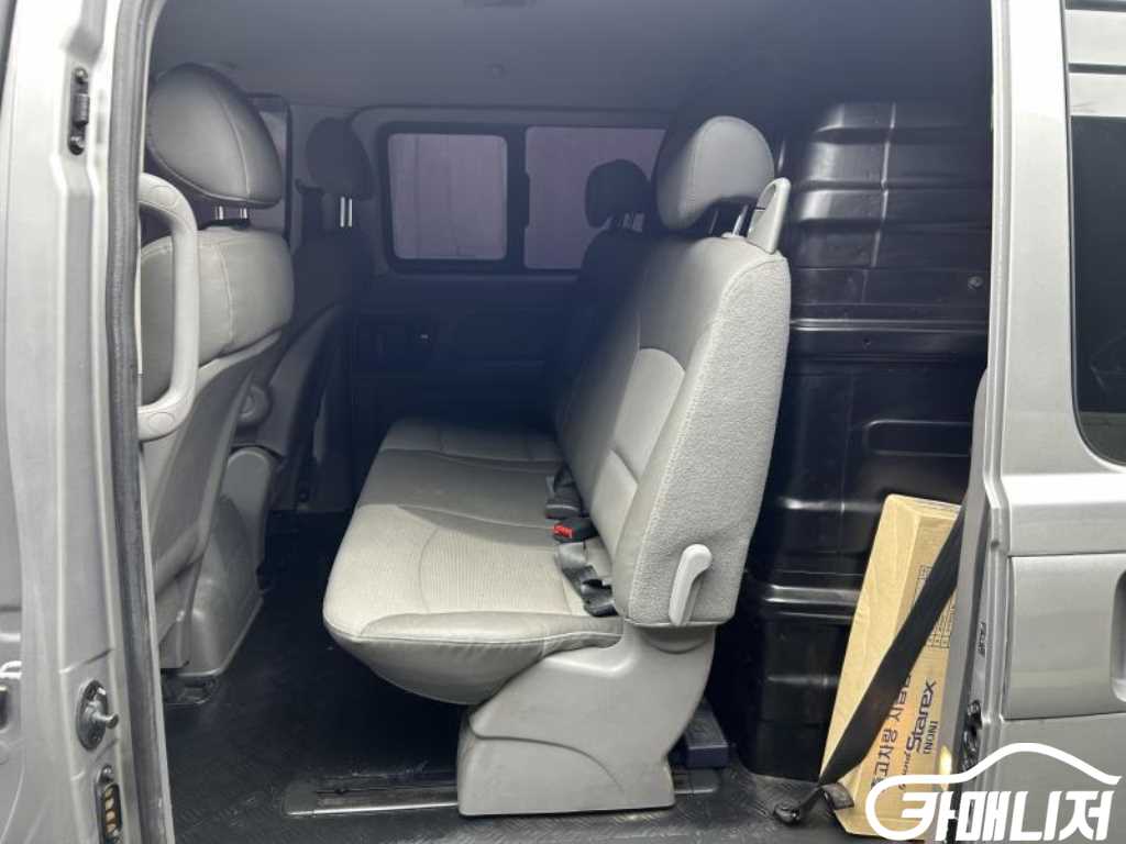 Hyundai Starex Grand Starex Van 5-Seater thumbnail 7