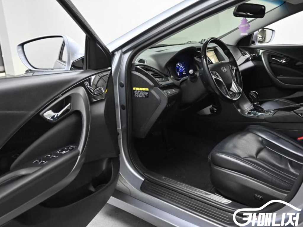 Hyundai Grandeur Grandeur HG Hybrid PREMIUM thumbnail 13