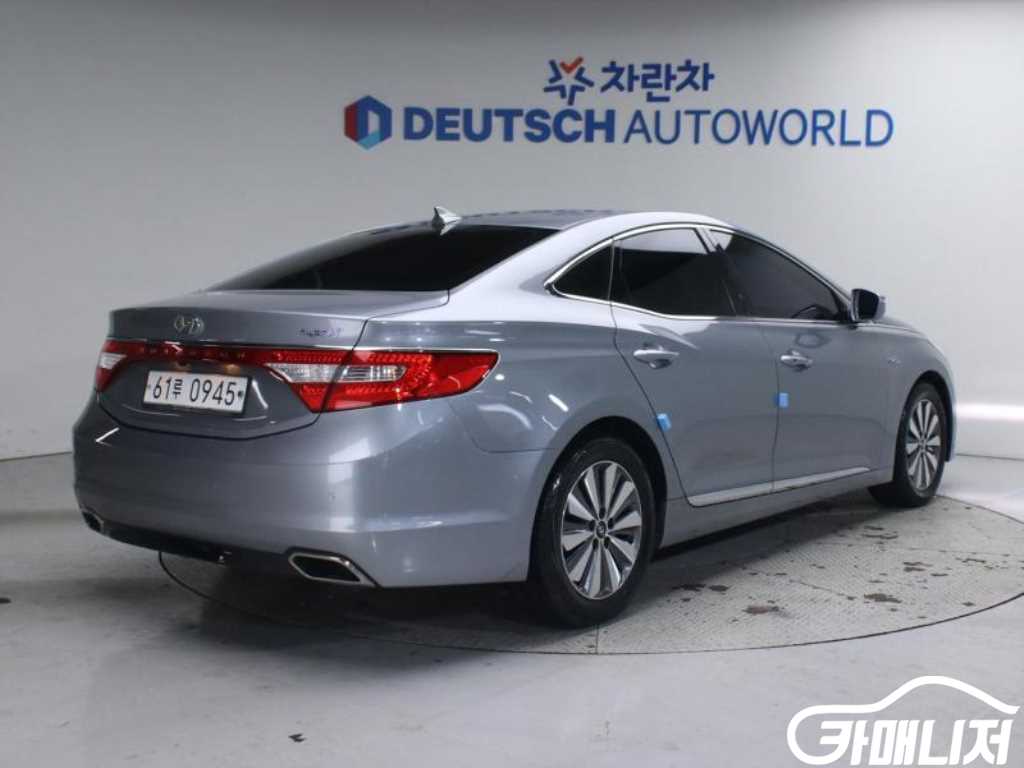 Hyundai Grandeur Grandeur HG Hybrid PREMIUM thumbnail 2