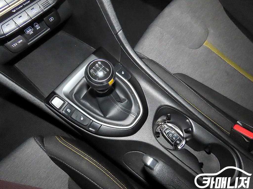 Hyundai Veloster 1.6 Turbo Sport thumbnail 12