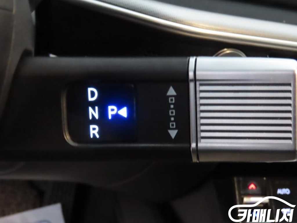 Hyundai Grandeur Grandeur Hybrid Premium thumbnail 15