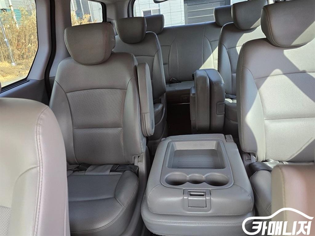 Hyundai Starex The New Grand Starex 2WD Wagon 12-Seater thumbnail 11