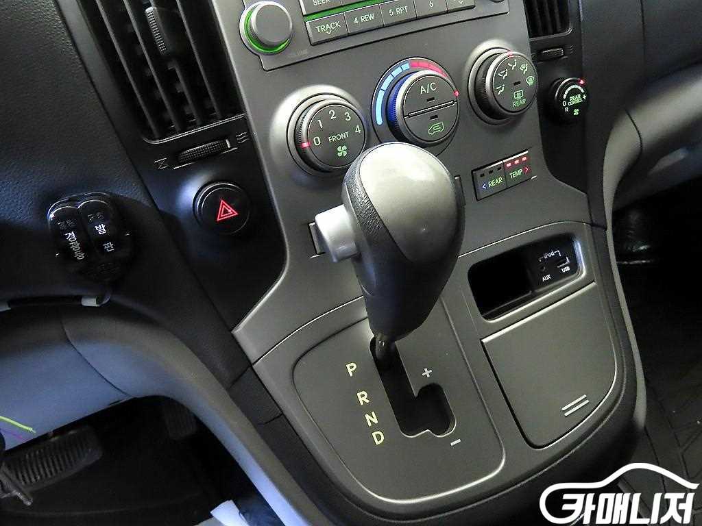 Hyundai Starex Grand Starex 12-Seater Wagon thumbnail 13