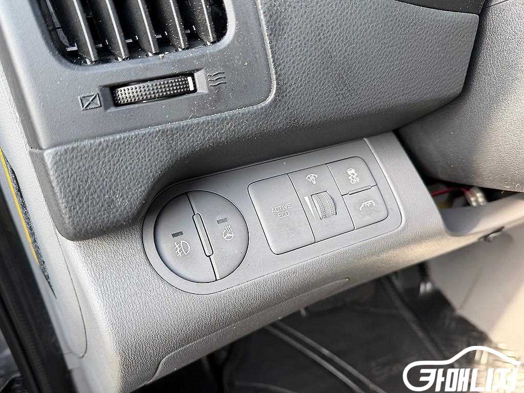 Hyundai Starex The New Grand Starex 2WD Wagon 12-Seater thumbnail 13