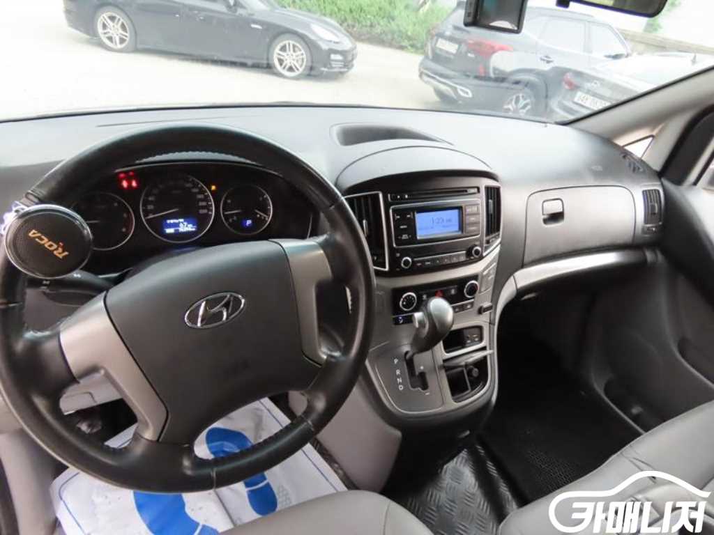 Hyundai Starex The New Grand Starex 2WD Van 3-Seater thumbnail 14
