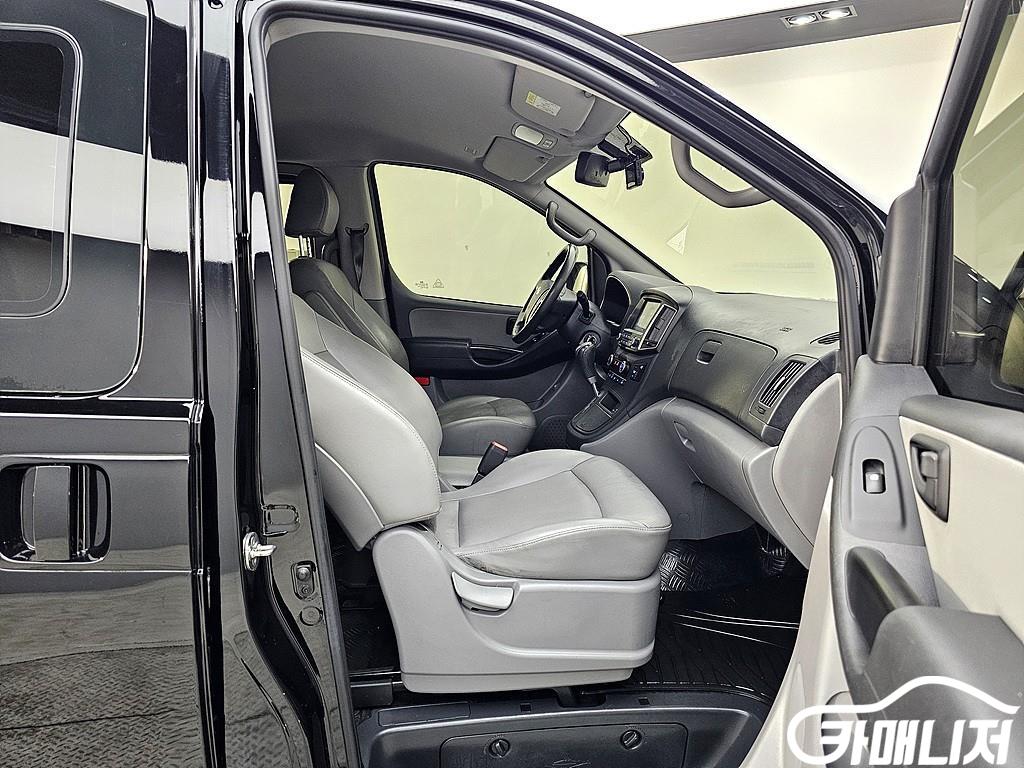 Hyundai Starex The New Grand Starex 2WD Urban 9-Seater thumbnail 11