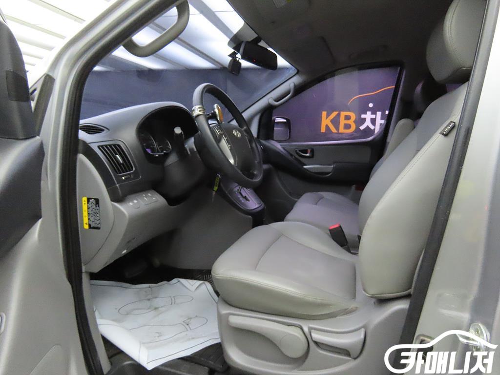 Hyundai Starex Grand Starex 12-Seater Wagon thumbnail 5