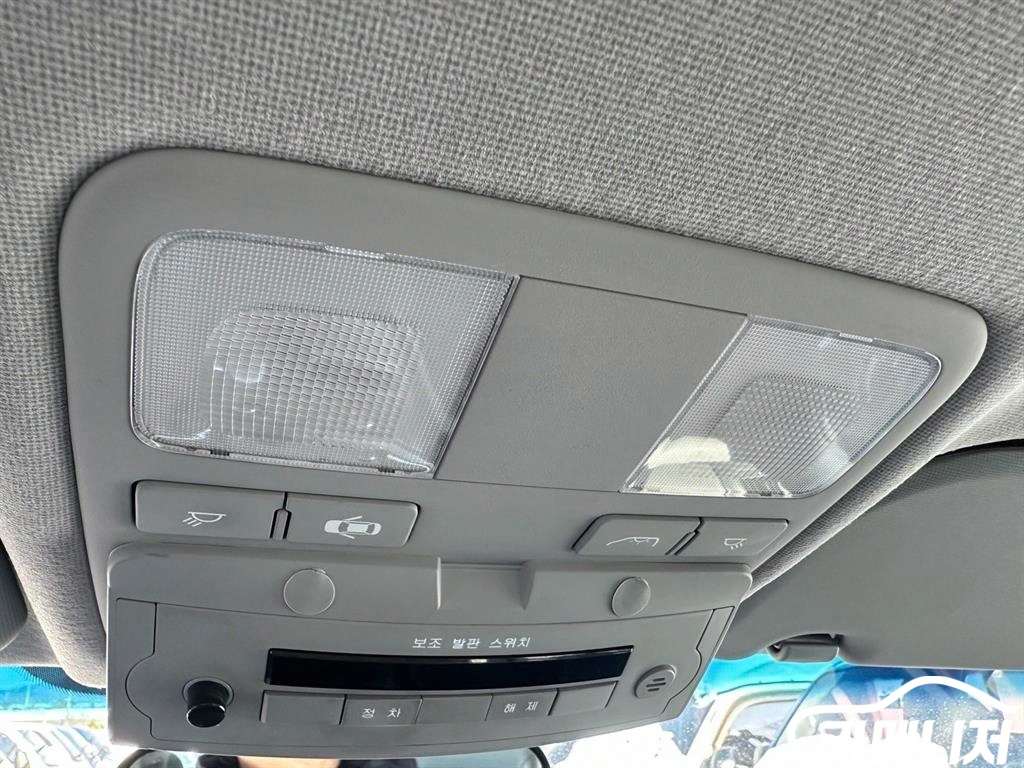 Hyundai Starex The New Grand Starex Child Safety Vehicle LPi thumbnail 10