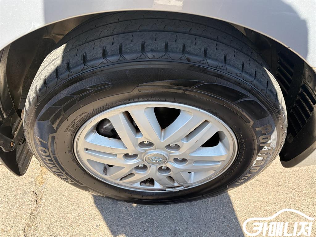 Hyundai Starex Grand Starex 12-Seater Wagon thumbnail 16