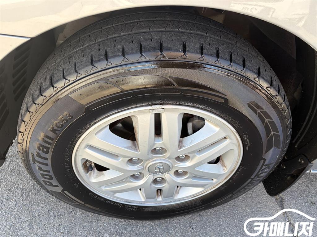 Hyundai Starex Grand Starex 12-Seater Wagon thumbnail 17