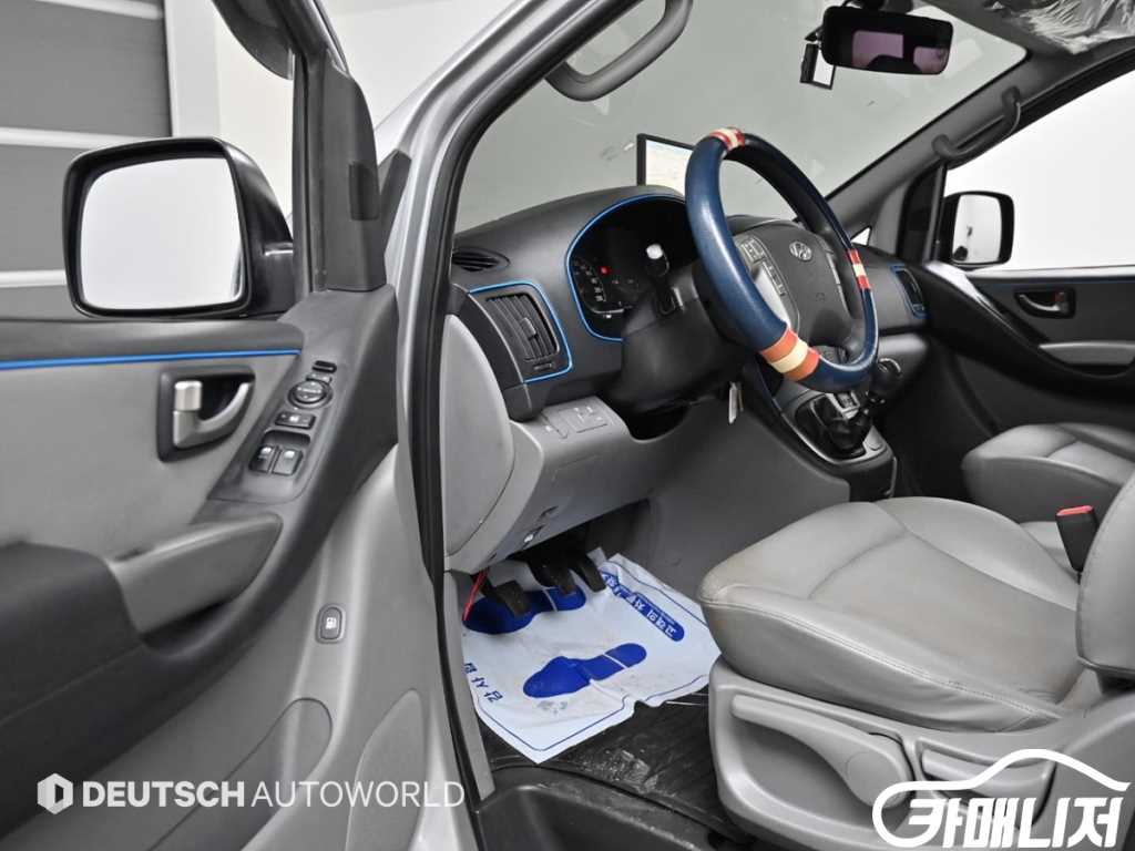 Hyundai Starex Grand Starex Van 5-Seater thumbnail 11