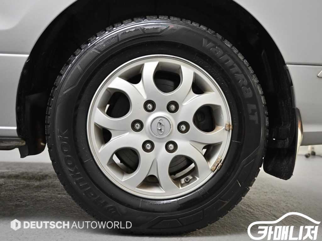 Hyundai Starex Grand Starex Van 5-Seater thumbnail 5