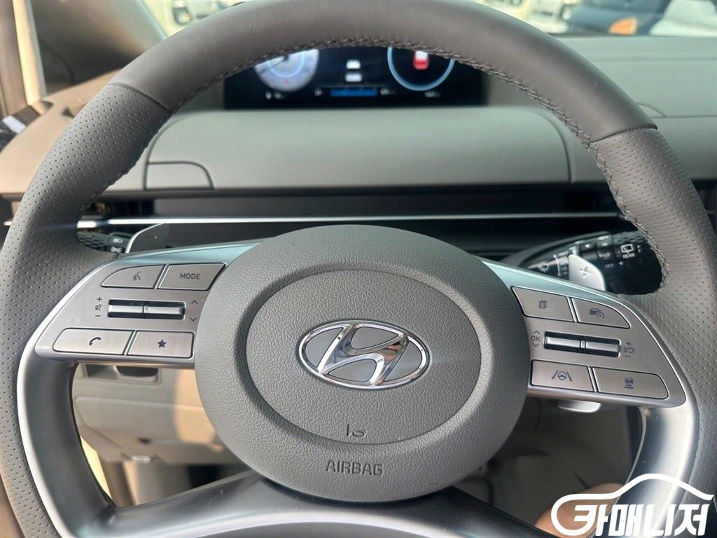 Hyundai Staria 4WD Diesel Lounge Limousine thumbnail 12