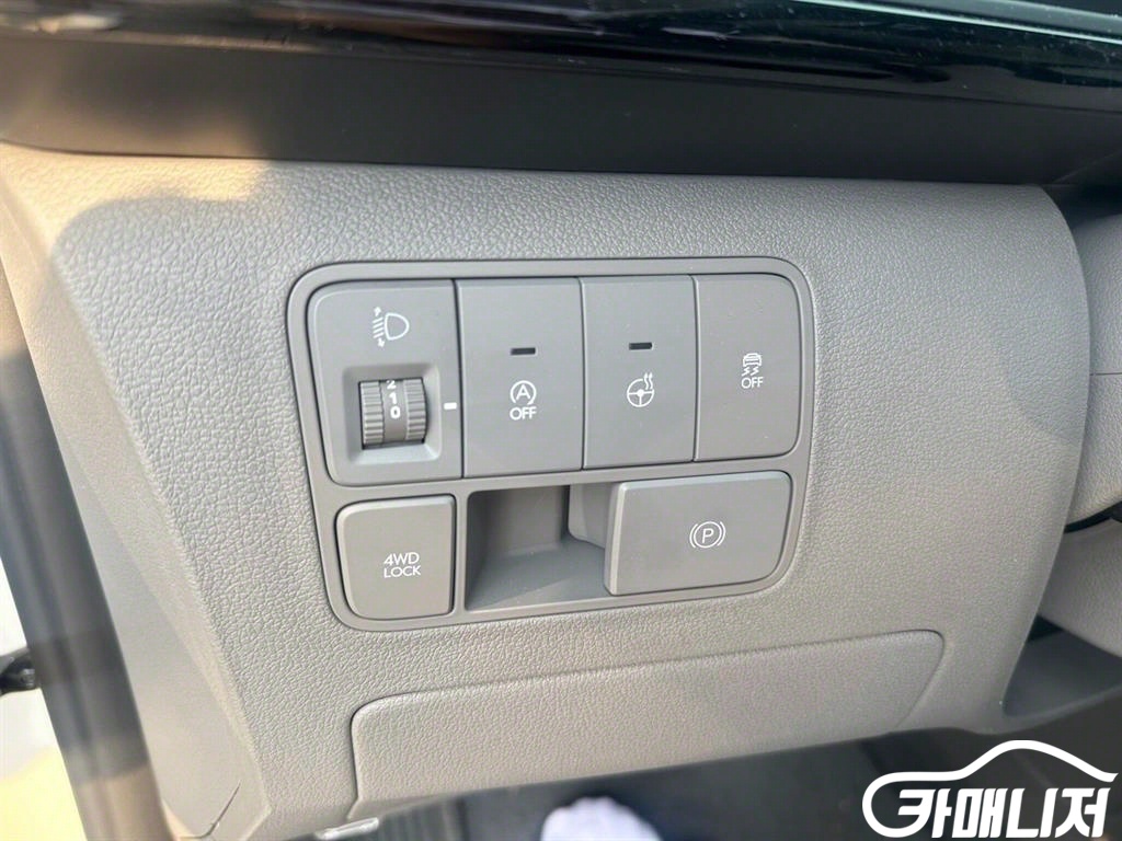 Hyundai Staria 4WD Diesel Lounge Limousine thumbnail 13