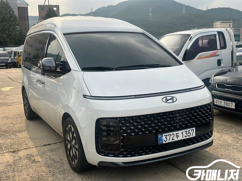 Hyundai Staria 4WD Diesel Lounge Limousine thumbnail 3