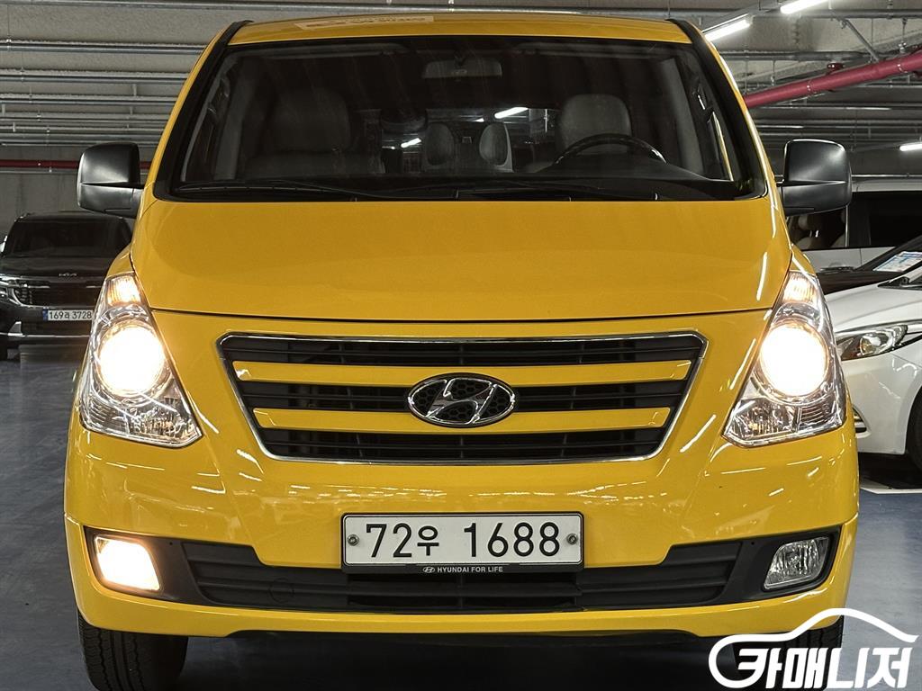 Hyundai Starex Grand Starex 12-Seater LPi thumbnail 2