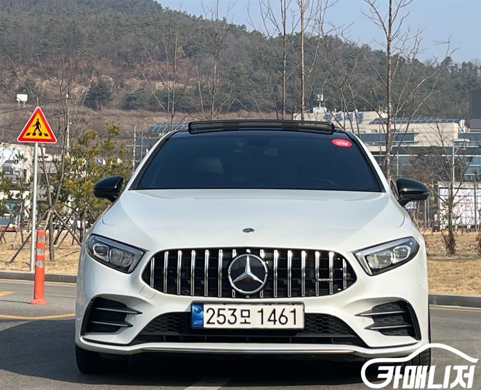 Mercedes-Benz A-Class A-Class W177 AMG A35 4MATIC Sedan thumbnail 3