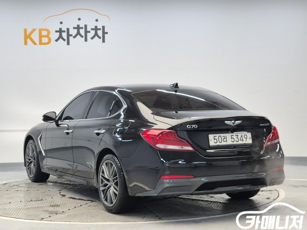 Genesis G70 2.0T AWD thumbnail 3